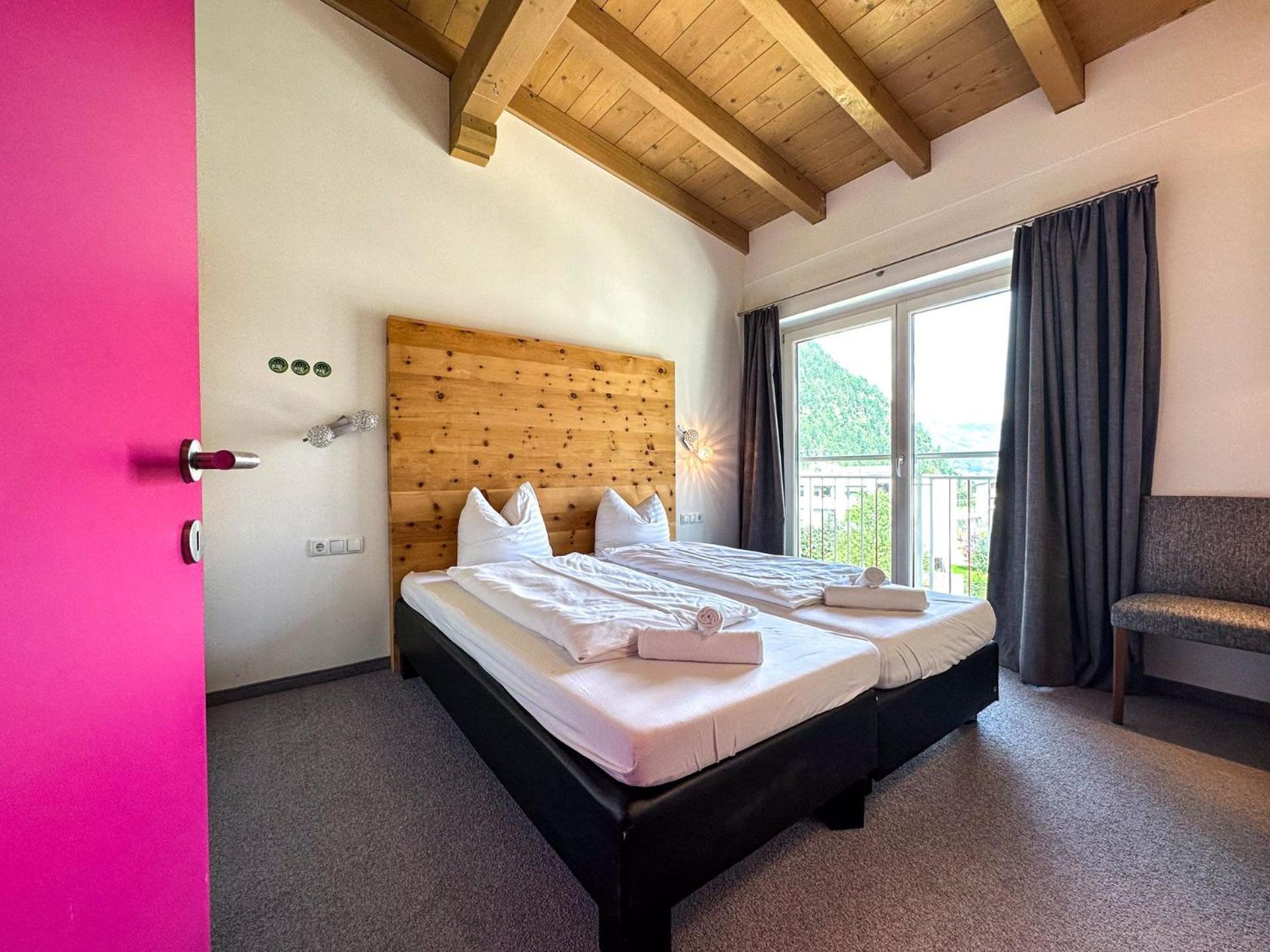Partyhouse Harakiri Stay Different 60 Seconds To Mountains! Free Parking! Self Check-In Mayrhofen Ruang foto