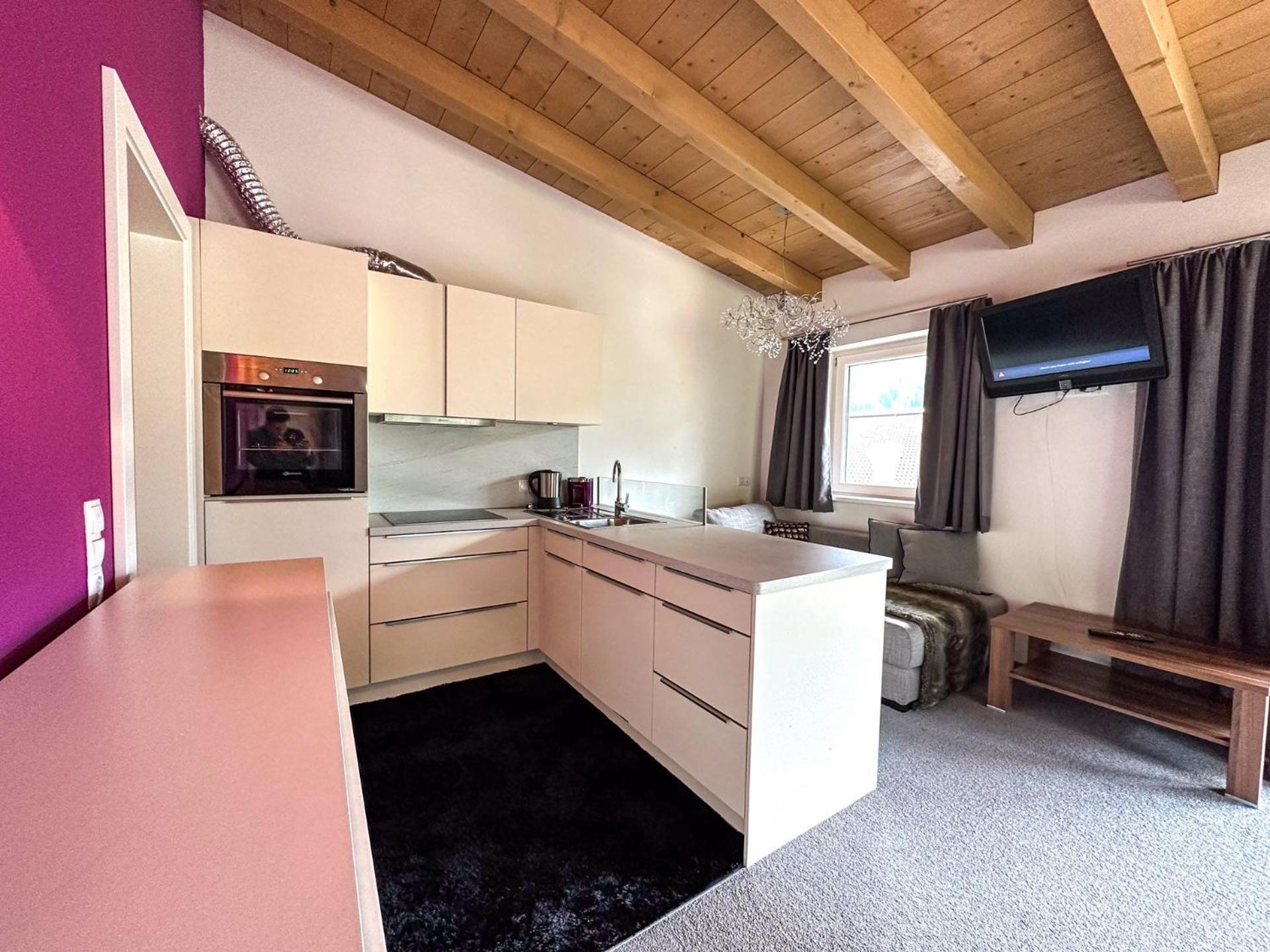Partyhouse Harakiri Stay Different 60 Seconds To Mountains! Free Parking! Self Check-In Mayrhofen Bagian luar foto