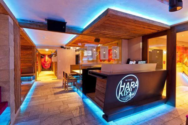 Partyhouse Harakiri Stay Different 60 Seconds To Mountains! Free Parking! Self Check-In Mayrhofen Bagian luar foto