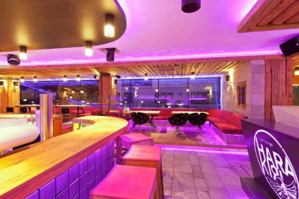 Partyhouse Harakiri Stay Different 60 Seconds To Mountains! Free Parking! Self Check-In Mayrhofen Bagian luar foto