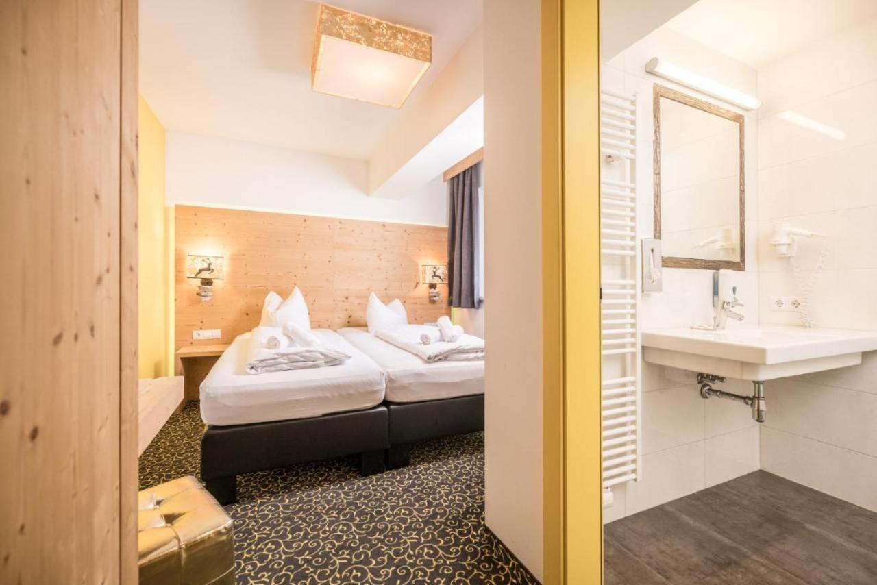 Partyhouse Harakiri Stay Different 60 Seconds To Mountains! Free Parking! Self Check-In Mayrhofen Bagian luar foto