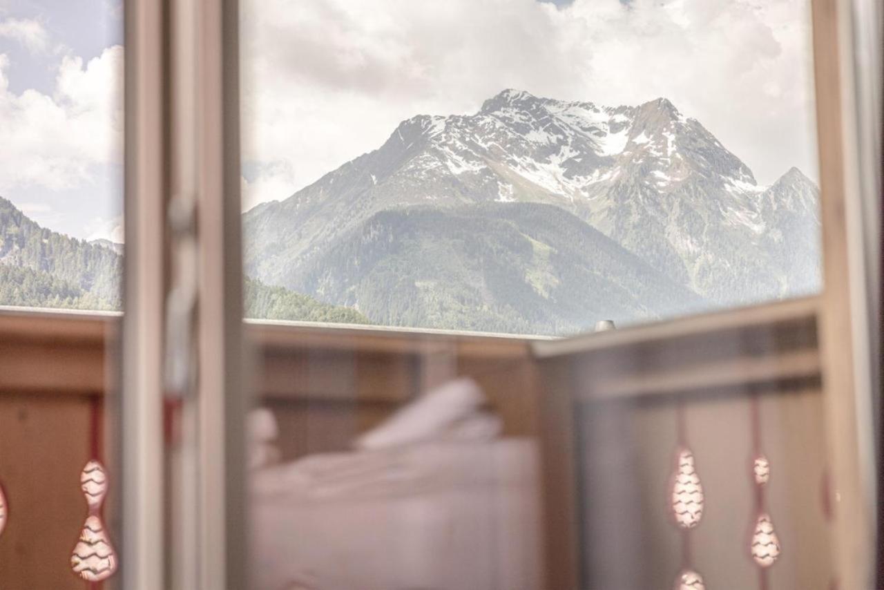Partyhouse Harakiri Stay Different 60 Seconds To Mountains! Free Parking! Self Check-In Mayrhofen Bagian luar foto