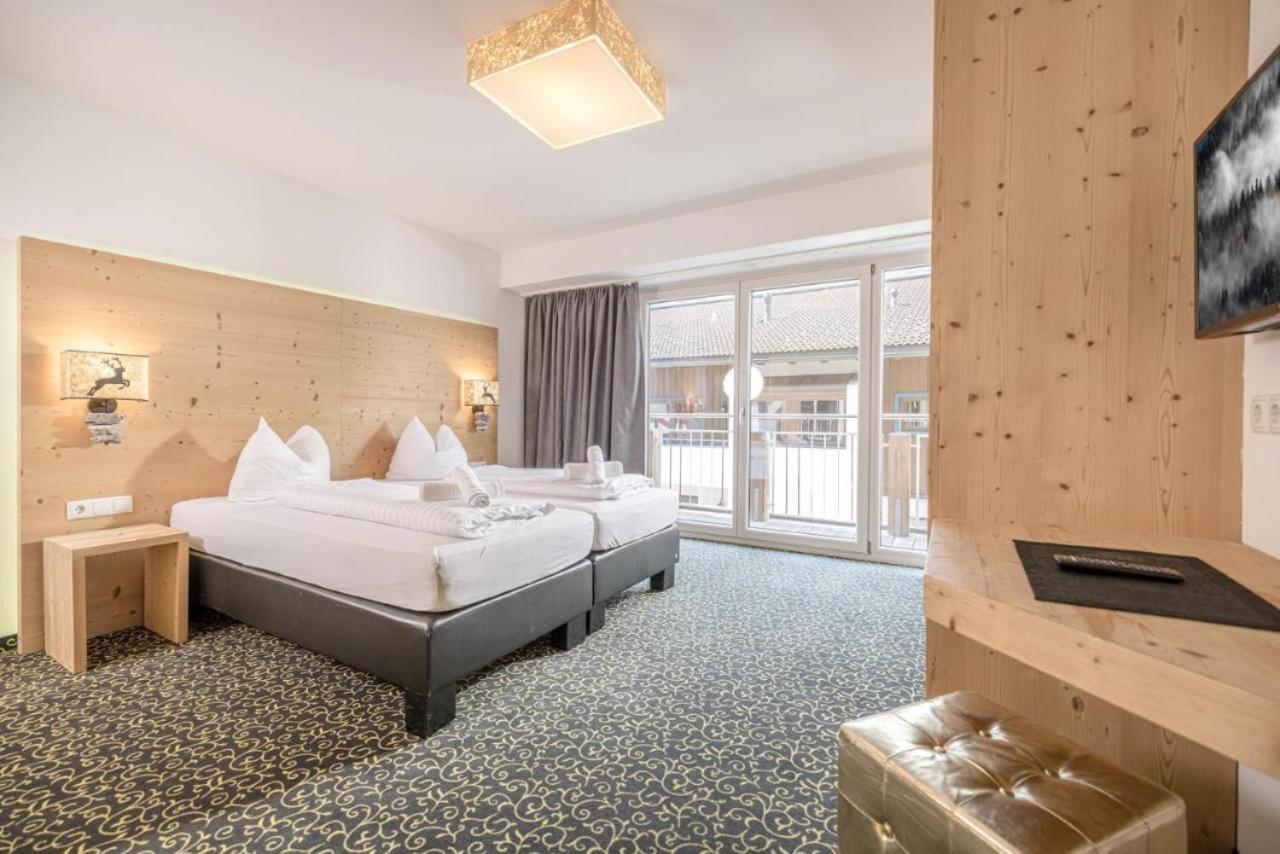 Partyhouse Harakiri Stay Different 60 Seconds To Mountains! Free Parking! Self Check-In Mayrhofen Bagian luar foto