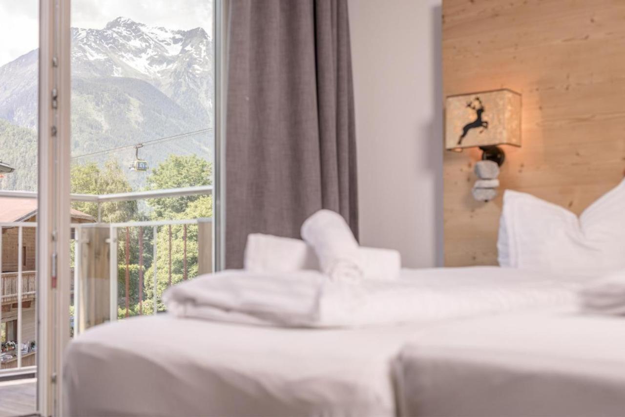 Partyhouse Harakiri Stay Different 60 Seconds To Mountains! Free Parking! Self Check-In Mayrhofen Bagian luar foto